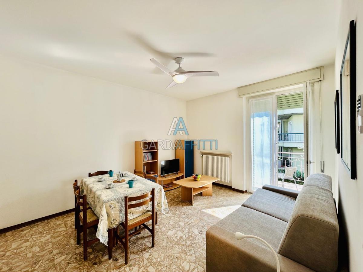 Ares Apartment - Vicino Al Lago Di Garda E Alla Stazione Treno Desenzano del Garda Buitenkant foto