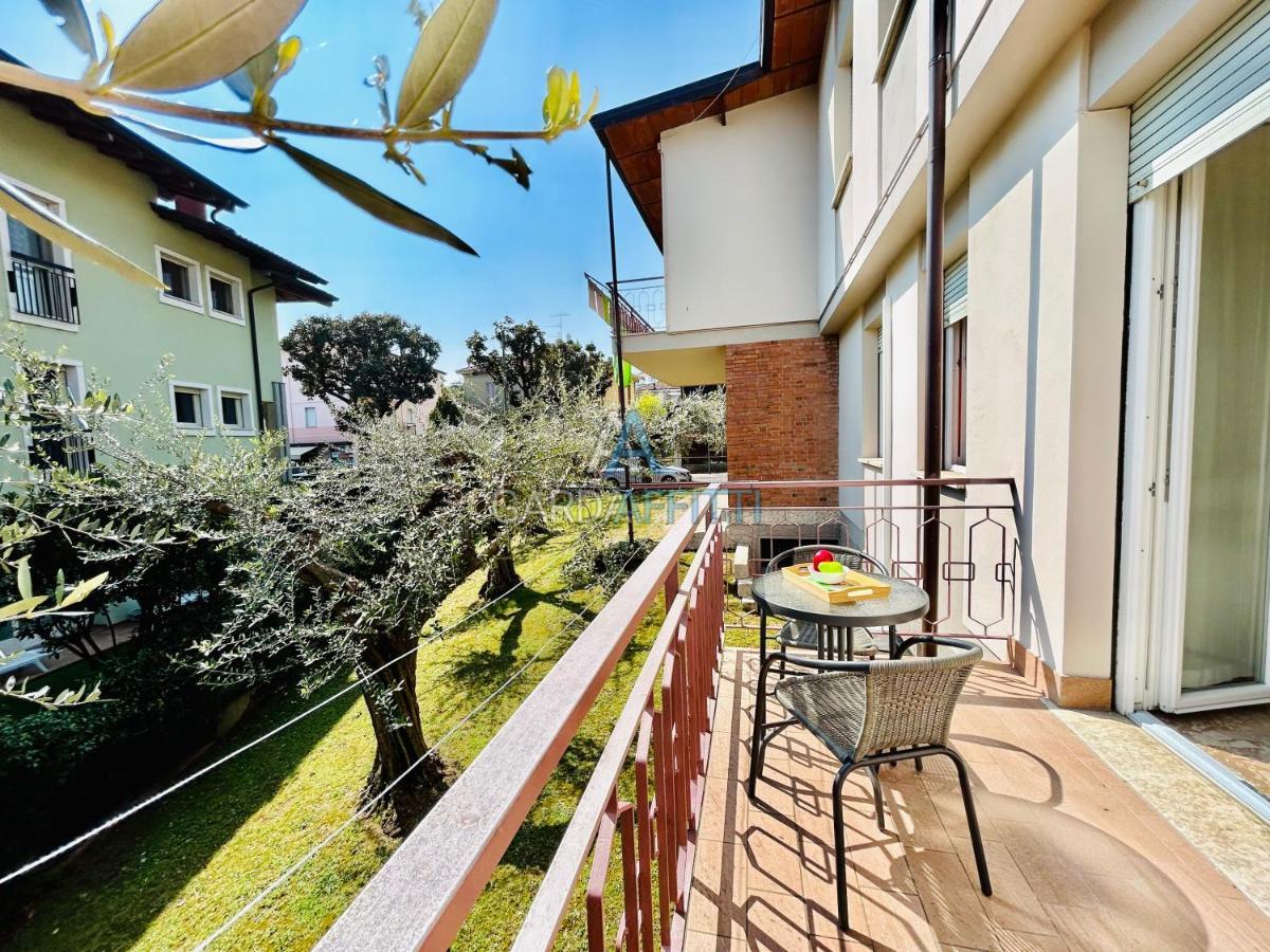 Ares Apartment - Vicino Al Lago Di Garda E Alla Stazione Treno Desenzano del Garda Buitenkant foto