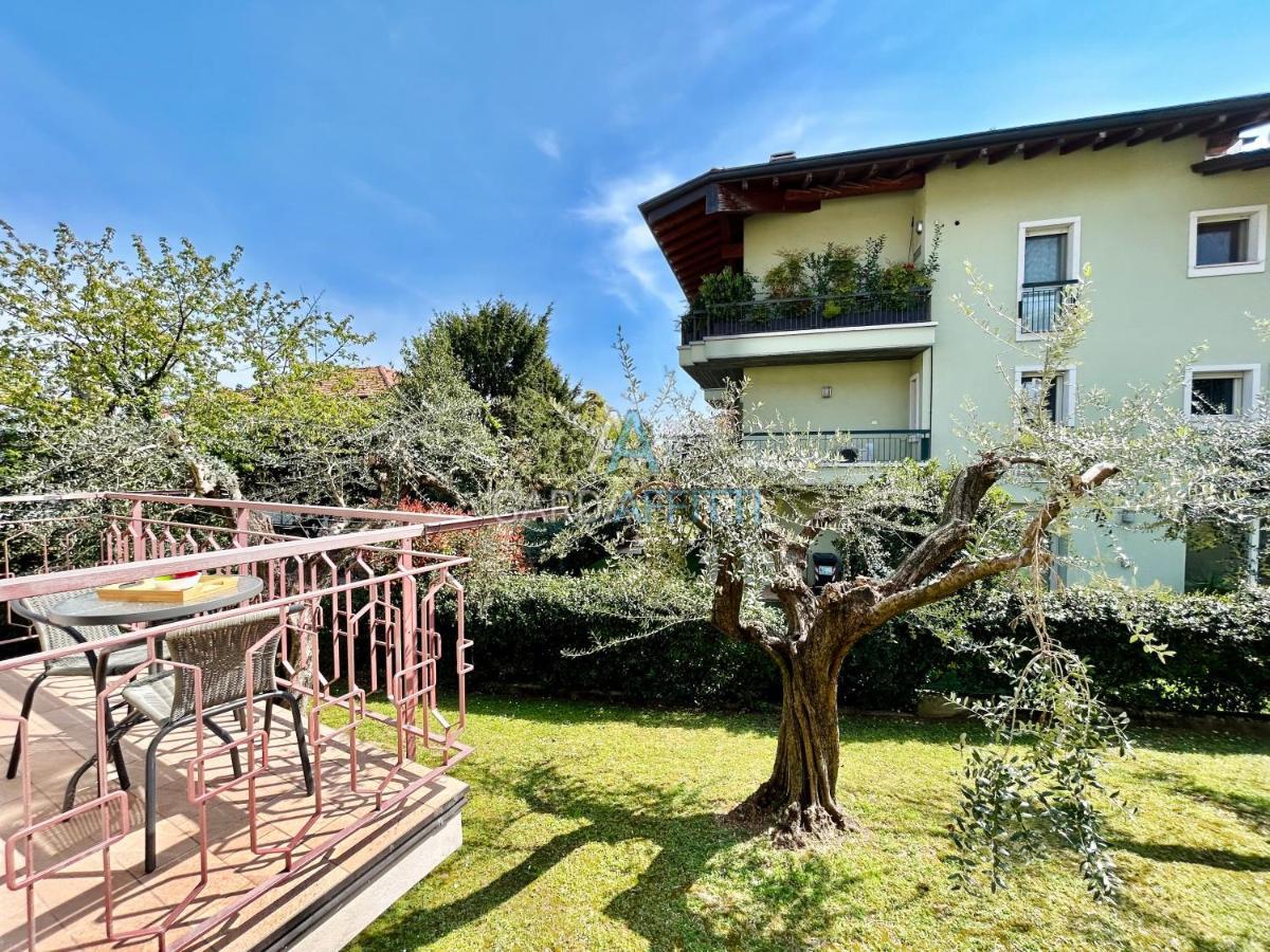 Ares Apartment - Vicino Al Lago Di Garda E Alla Stazione Treno Desenzano del Garda Buitenkant foto