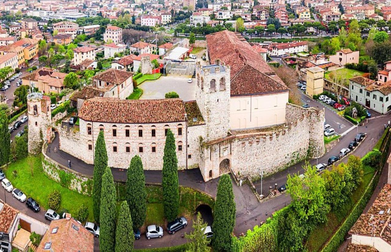 Ares Apartment - Vicino Al Lago Di Garda E Alla Stazione Treno Desenzano del Garda Buitenkant foto