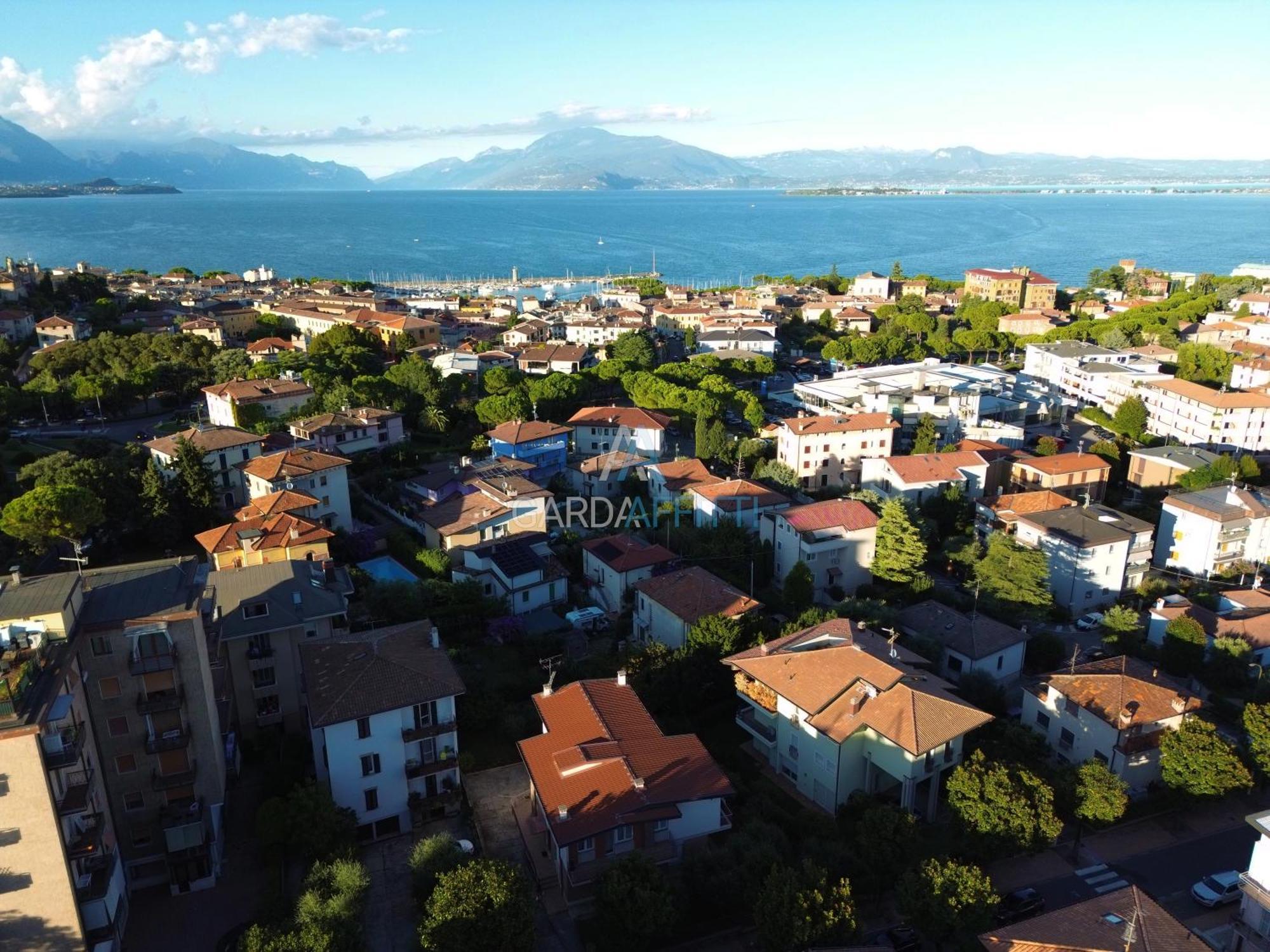 Ares Apartment - Vicino Al Lago Di Garda E Alla Stazione Treno Desenzano del Garda Buitenkant foto